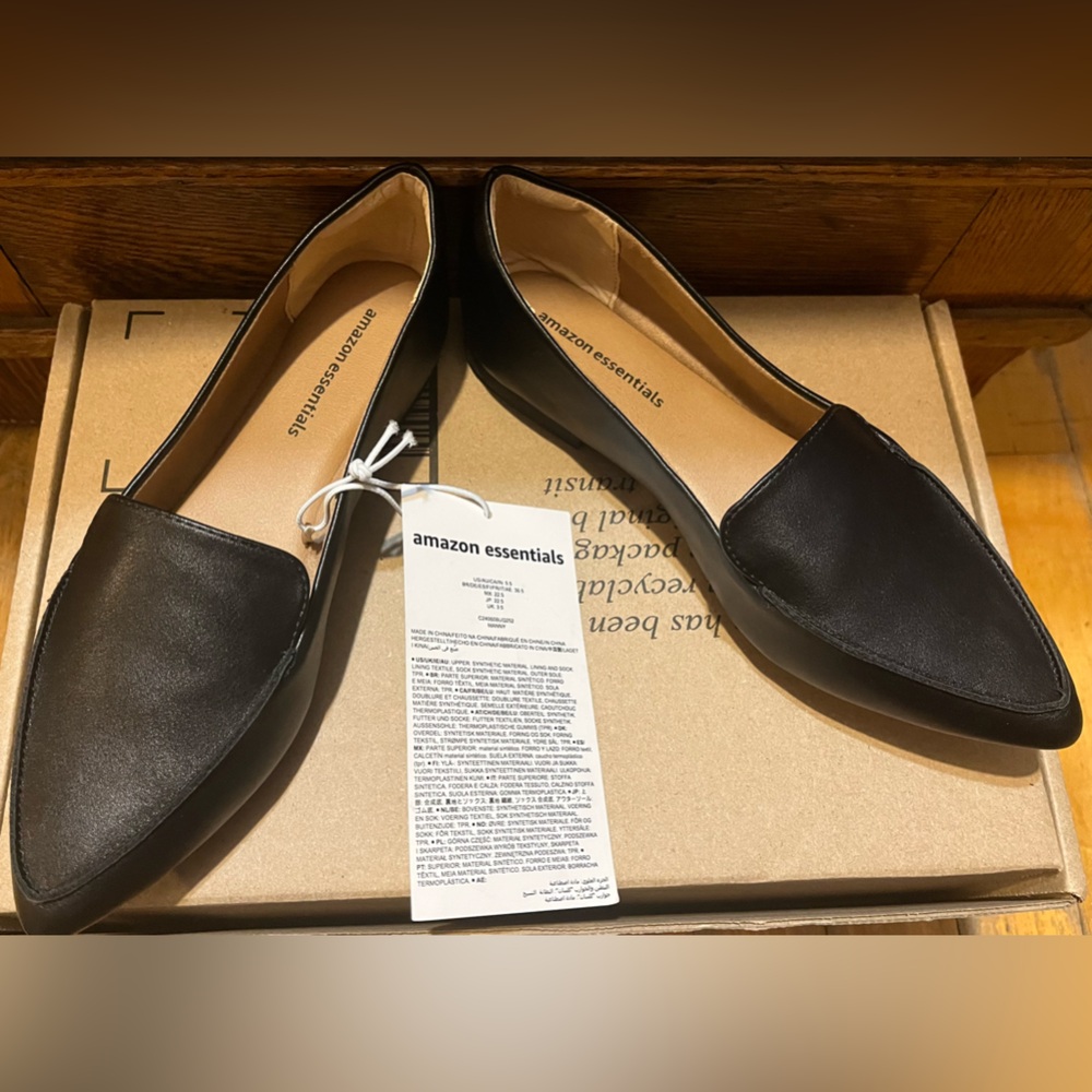 Amazon Essentials Women’s Black Pointed Loafer Flats Lightweight Size 5.5 NWT’s
